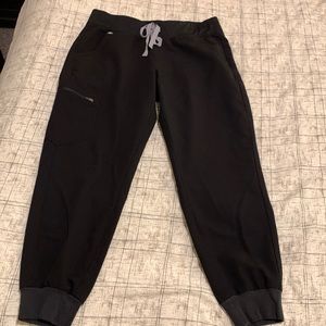 Figs Zamora Jogger Scrub Pant in Black - medium petite